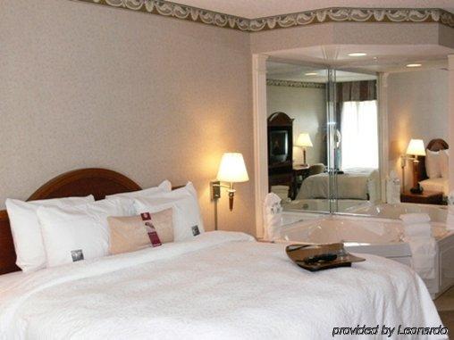 Hampton Uptown Hotel 3*