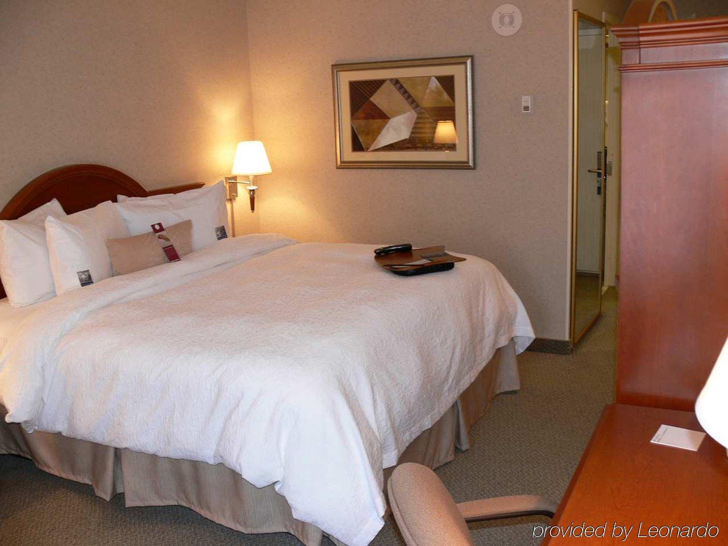 Hampton Uptown Hotel 3*