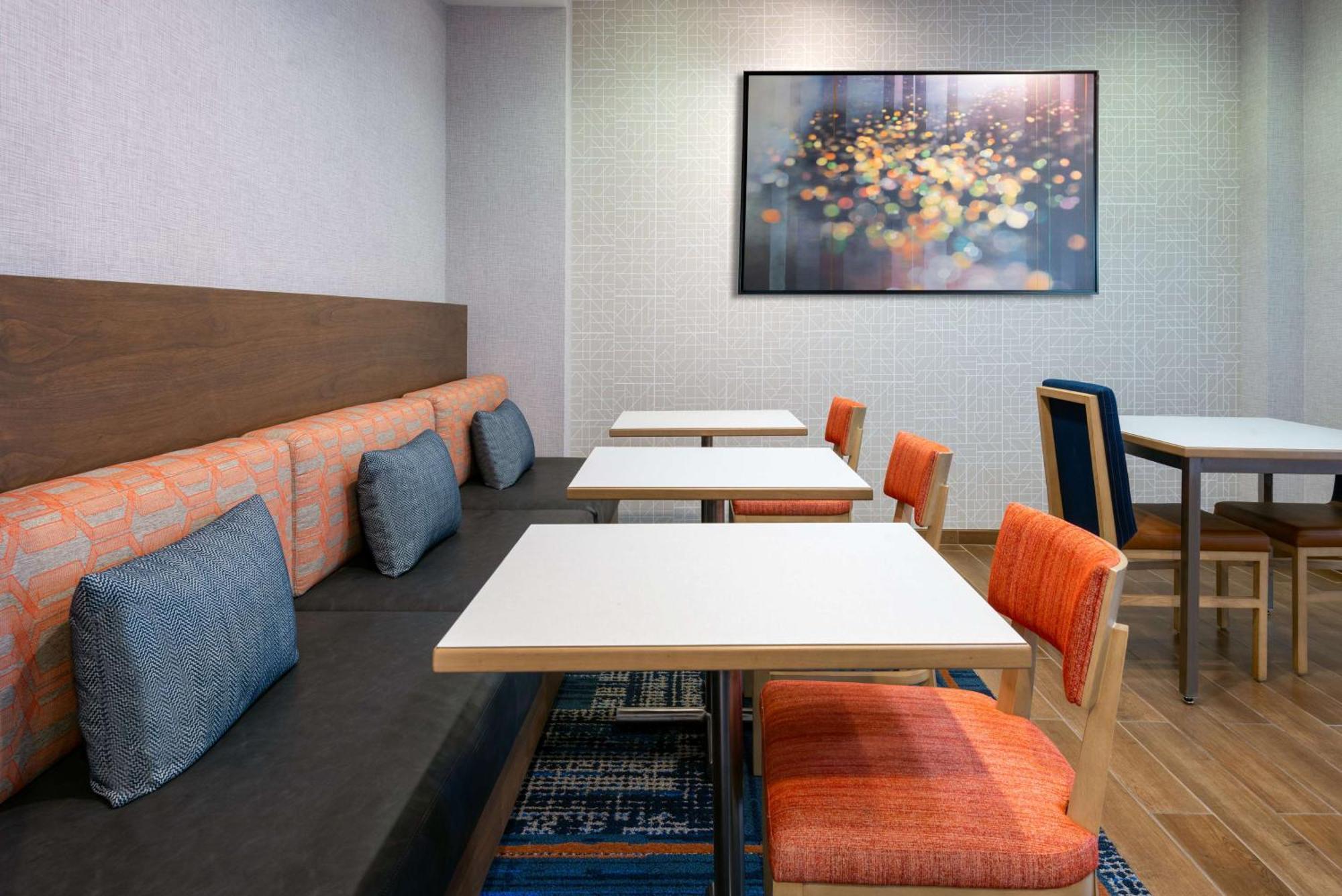 Hotel Hampton Uptown